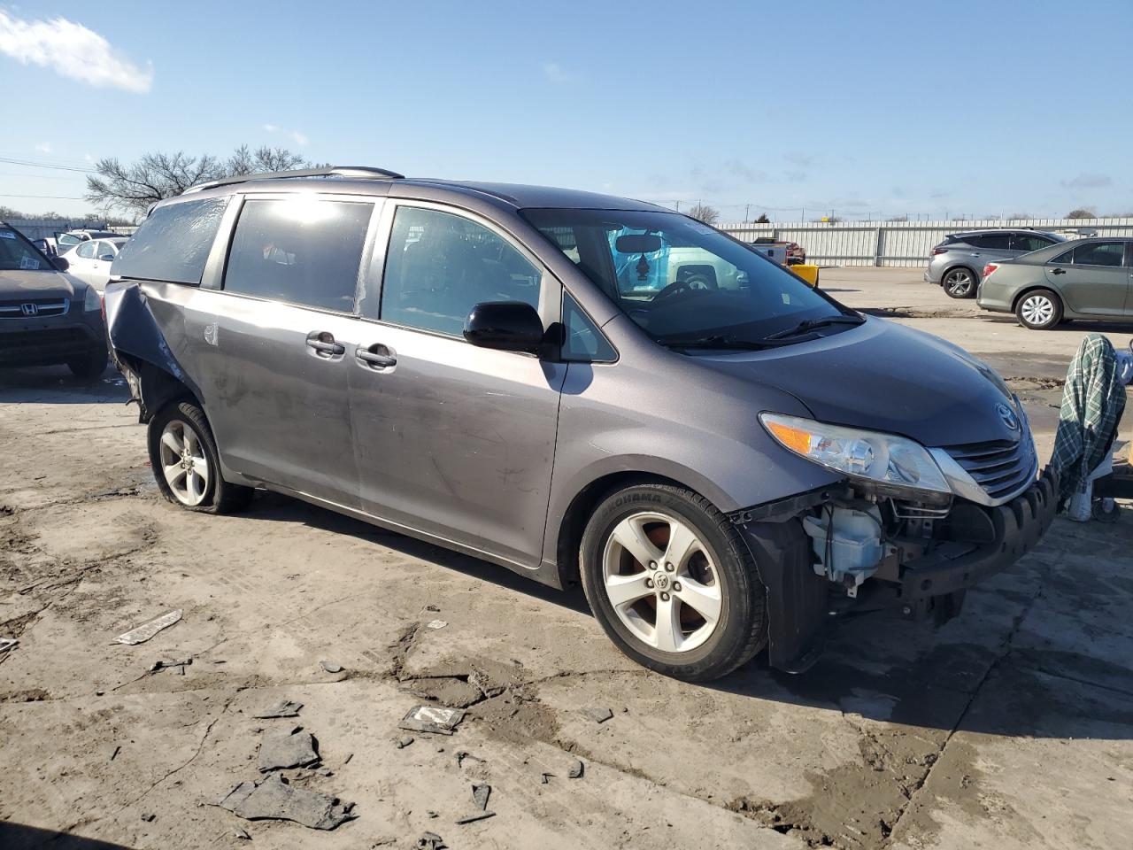 2016 Toyota Sienna - Image 4