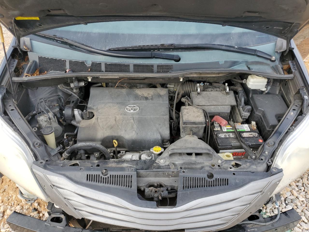 2013 Toyota Sienna - Image 13