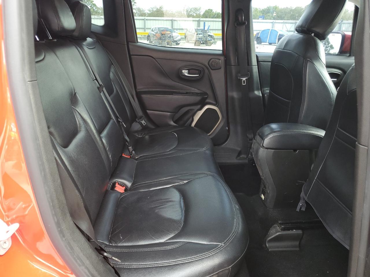 2015 Jeep Renegade - Image 11