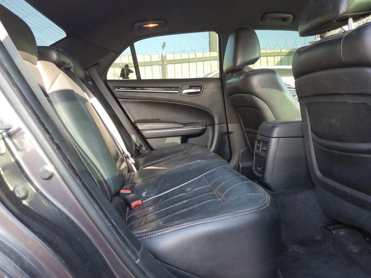 2018 Chrysler 300 - Image 10