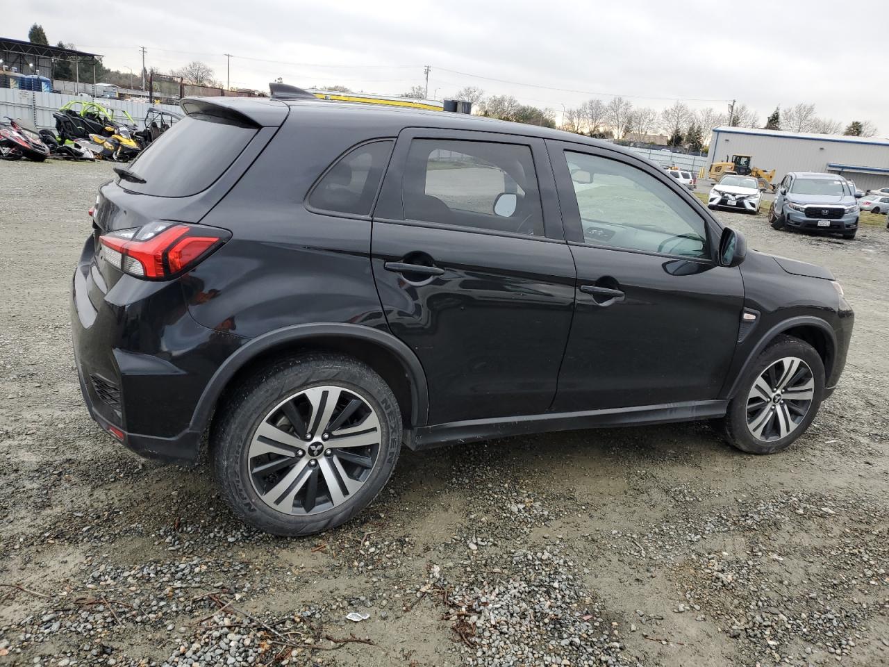 2021 Mitsubishi Outlander - Image 3