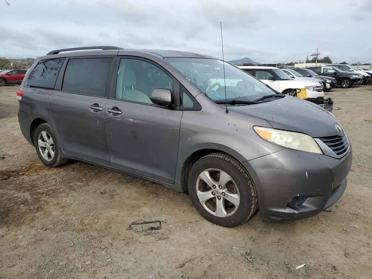 2012 Toyota Sienna - Image 4