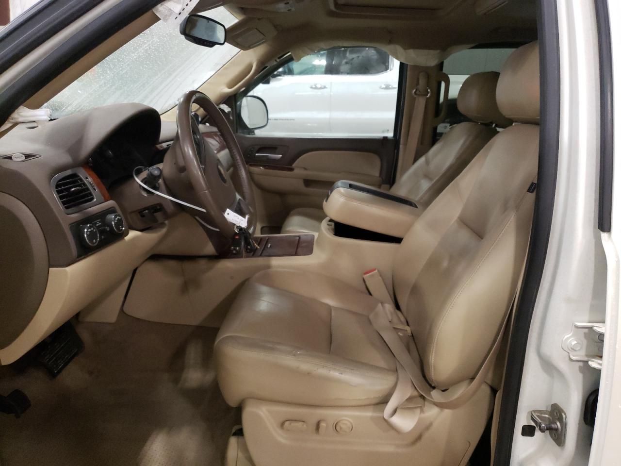 2011 Chevrolet Avalanche - Image 7