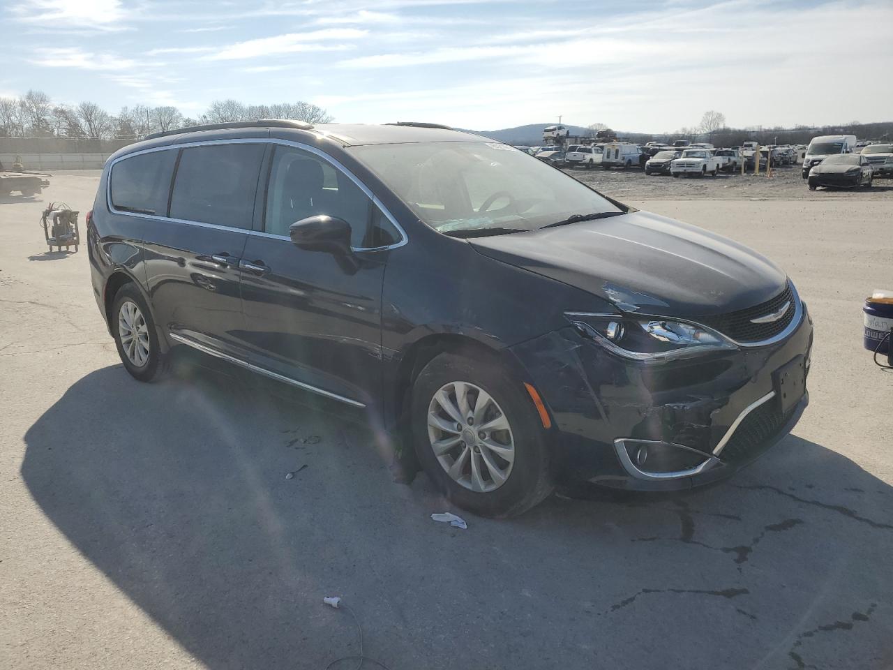 2017 Chrysler Pacifica - Image 4