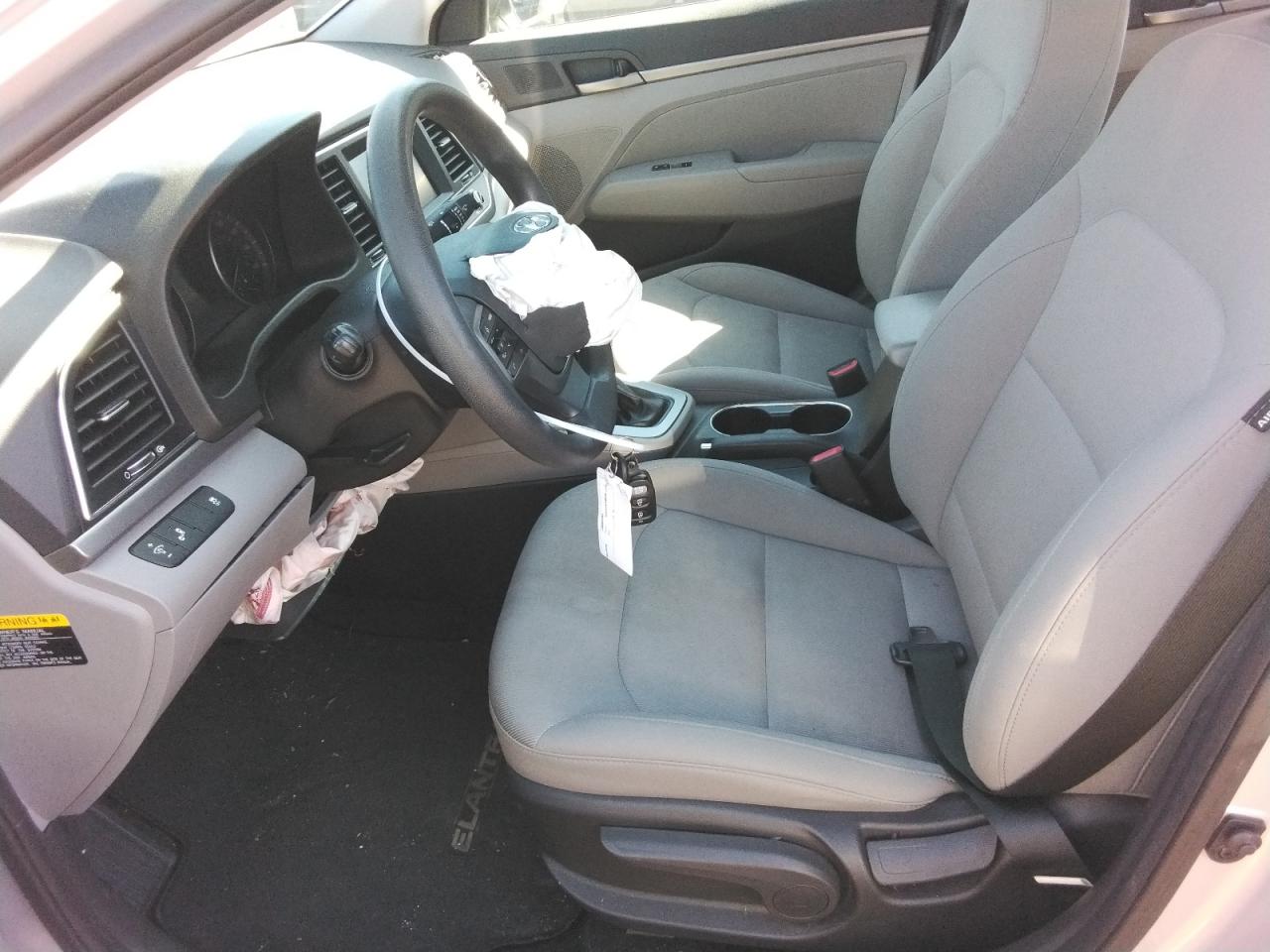 2018 Hyundai Elantra - Image 7