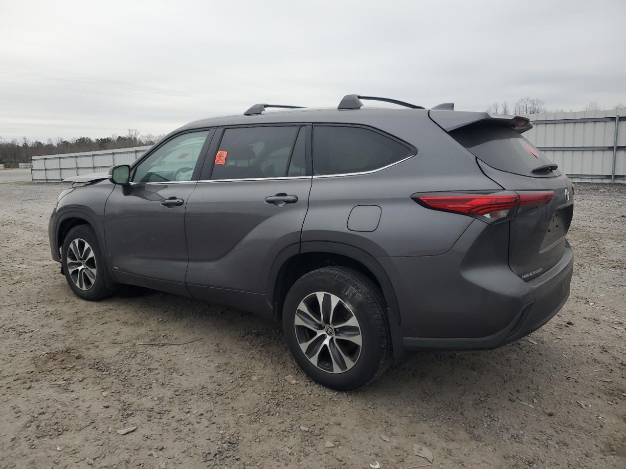 2022 Toyota Highlander - Image 2