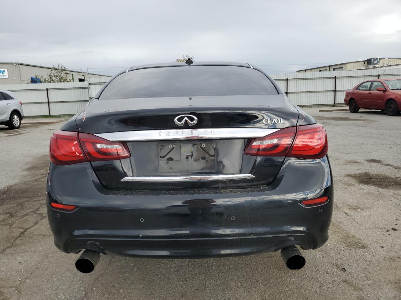 2015 Infiniti Q70 - Image 6