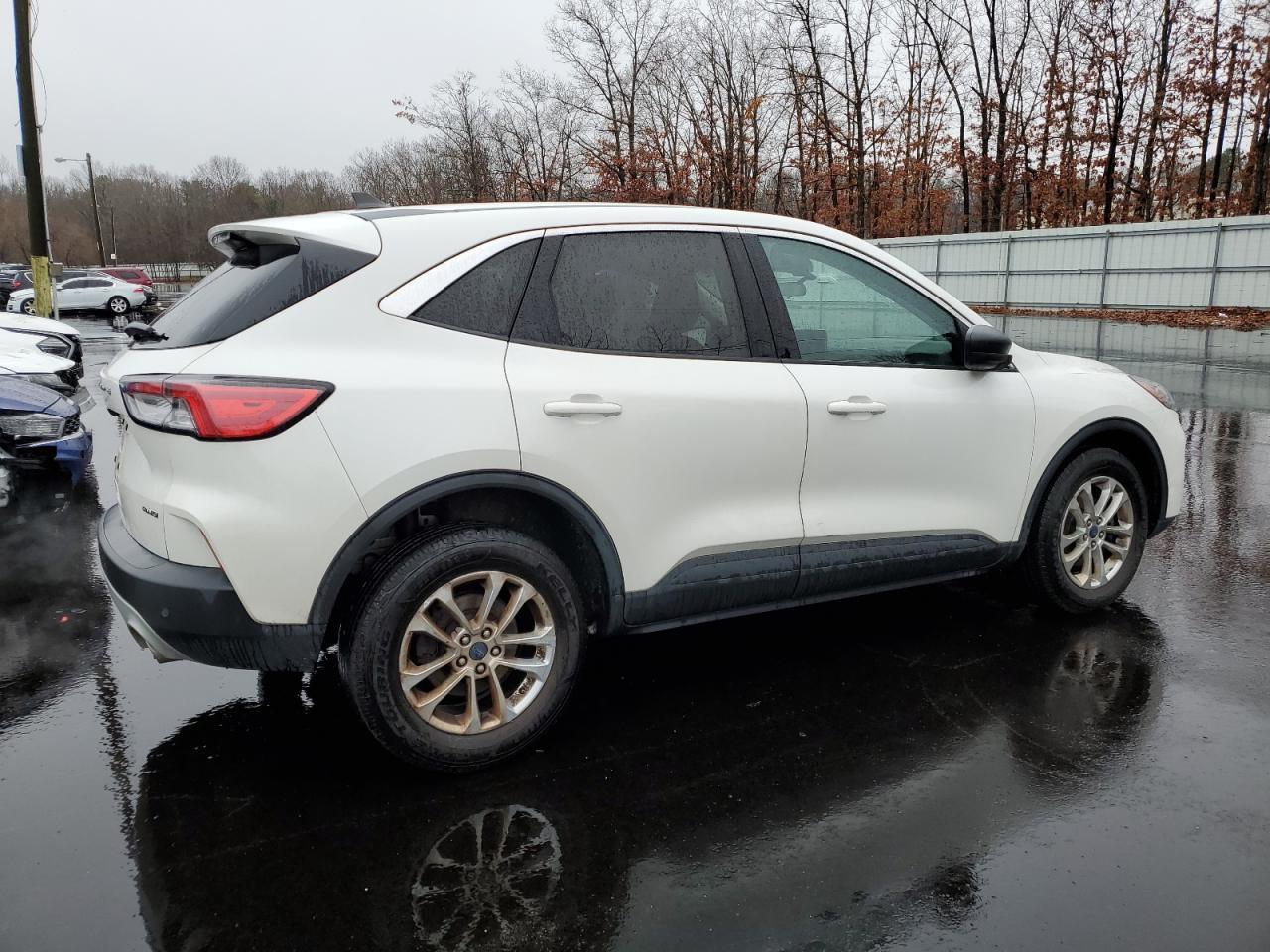 2022 Ford Escape - Image 3