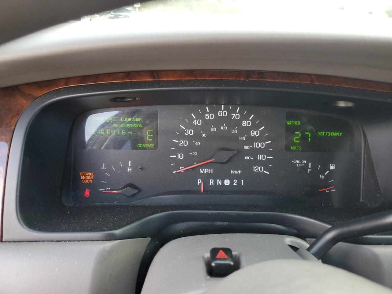 1999 Lincoln Town Car - Image 9