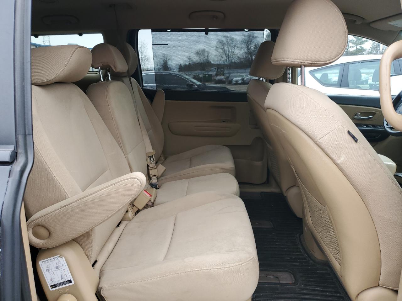 2015 Kia Sedona - Image 11