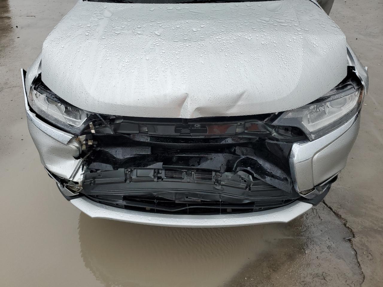 2018 Mitsubishi Outlander - Image 11