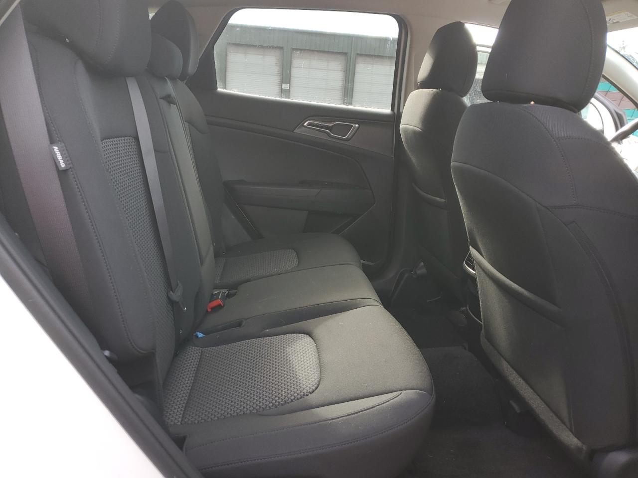 2025 Kia Sportage - Image 11