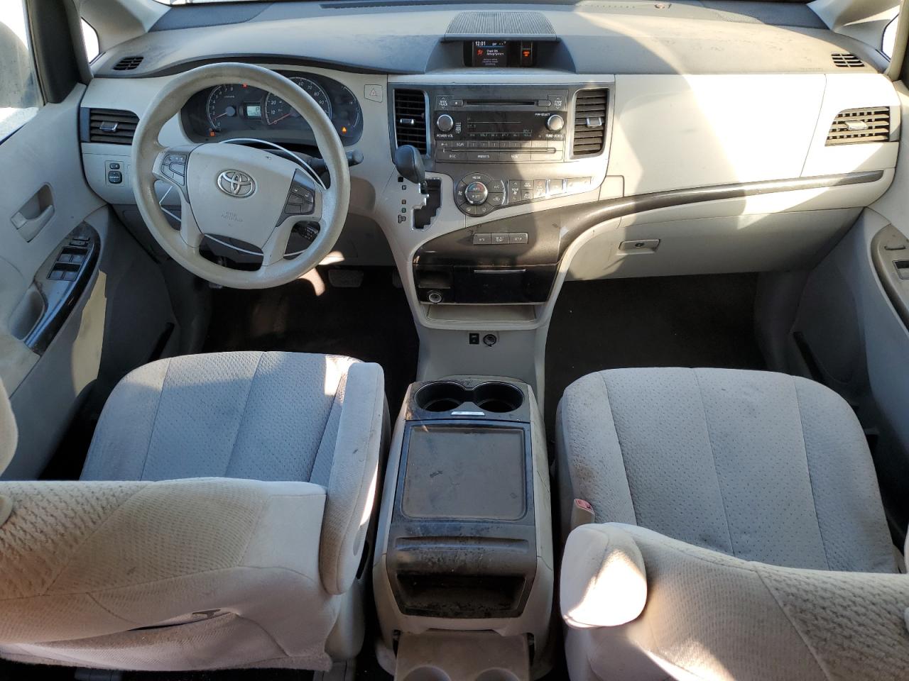 2013 Toyota Sienna - Image 8