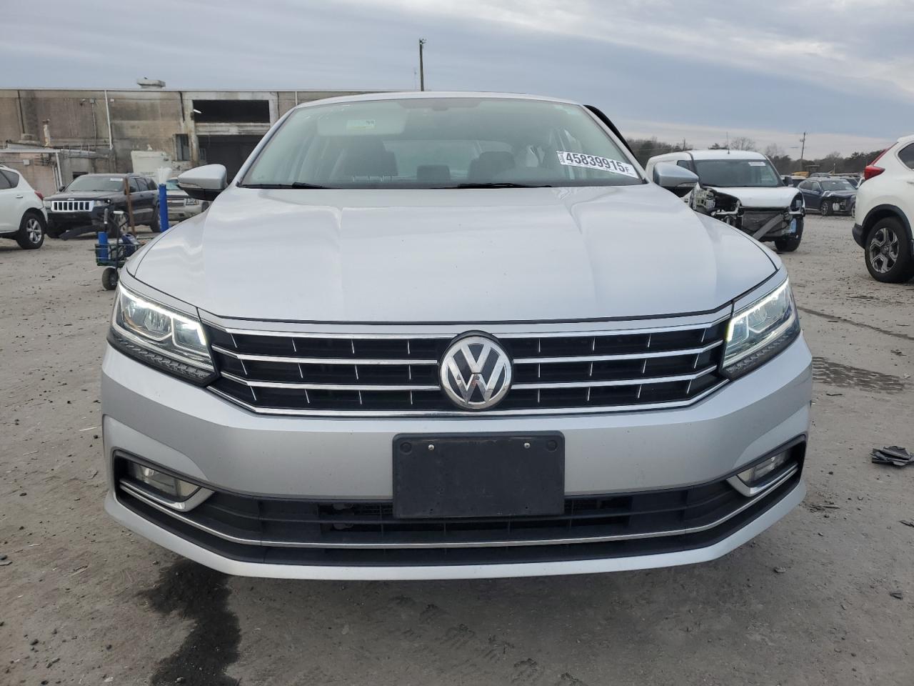 2016 Volkswagen Passat - Image 5