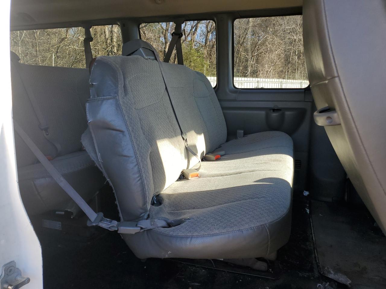 2010 Chevrolet Express - Image 12