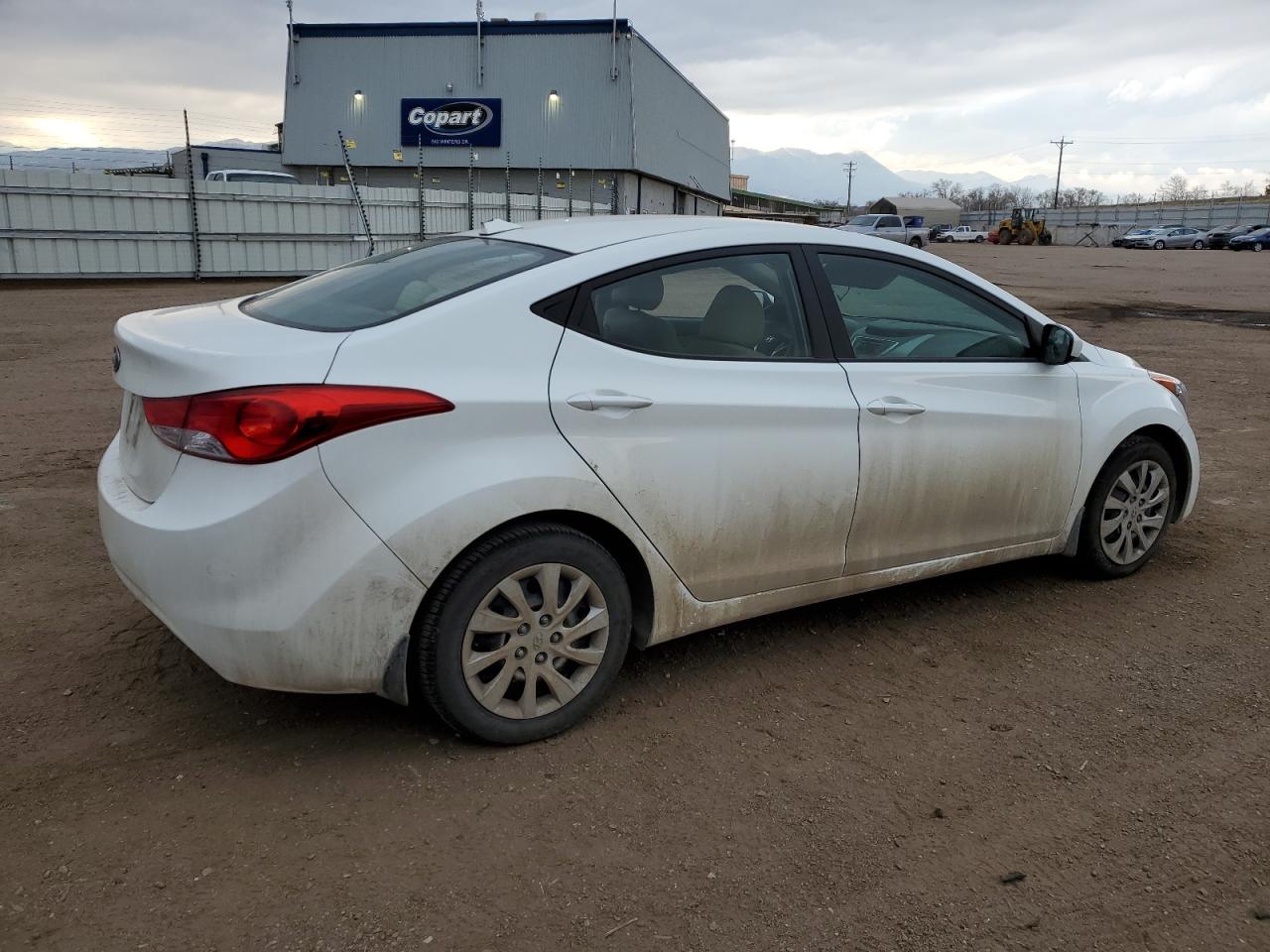 2012 Hyundai Elantra - Image 3