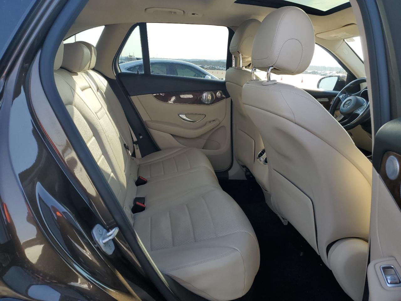 2016 Mercedes-Benz GLC - Image 10