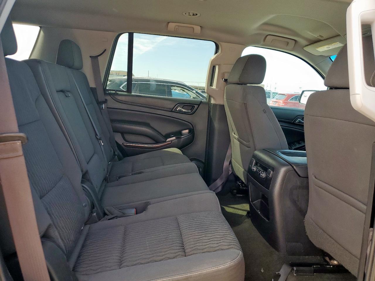 2016 GMC Yukon - Image 11