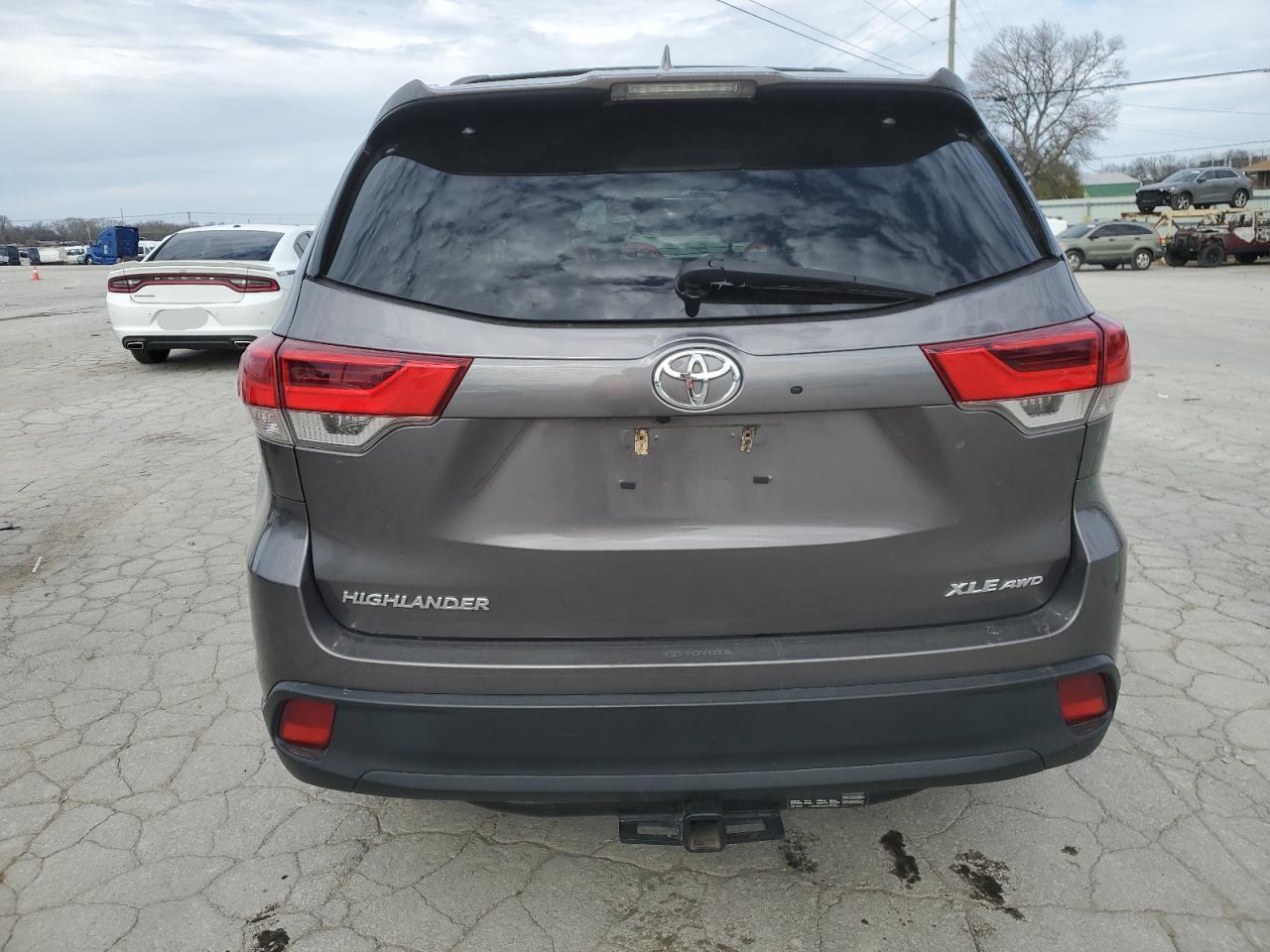 2019 Toyota Highlander - Image 6