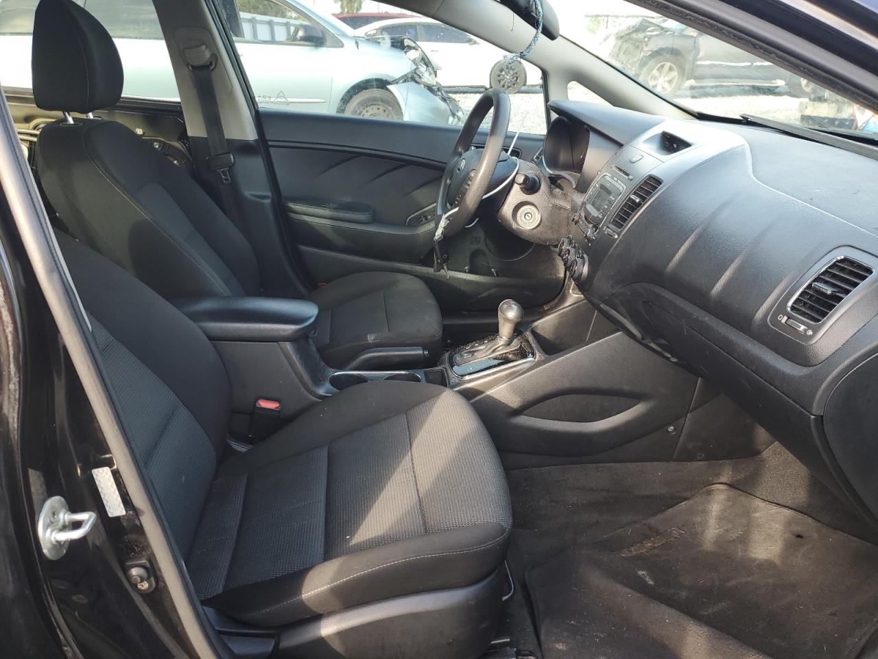 2017 Kia Forte - Image 7