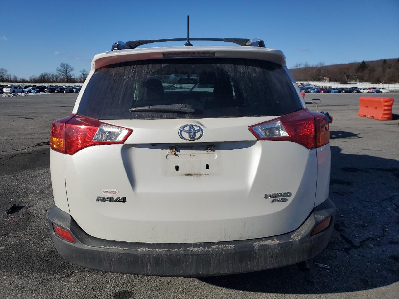 2015 Toyota RAV 4 - Image 6
