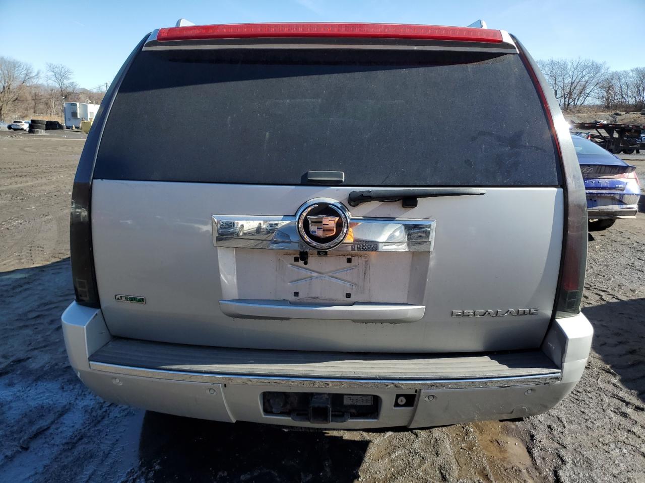 2010 Cadillac Escalade - Image 6