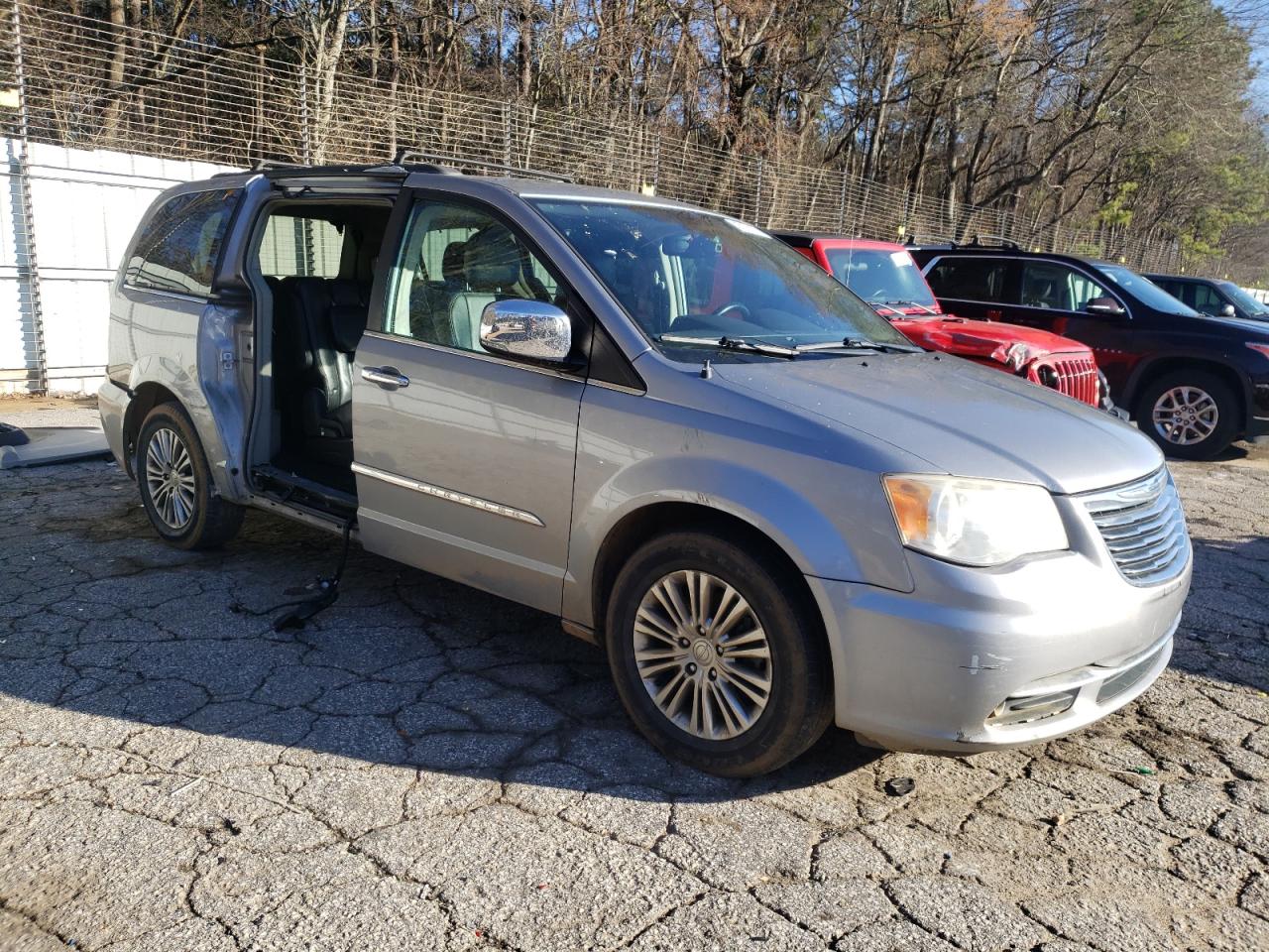 2013 Chrysler Town & Country - Image 4