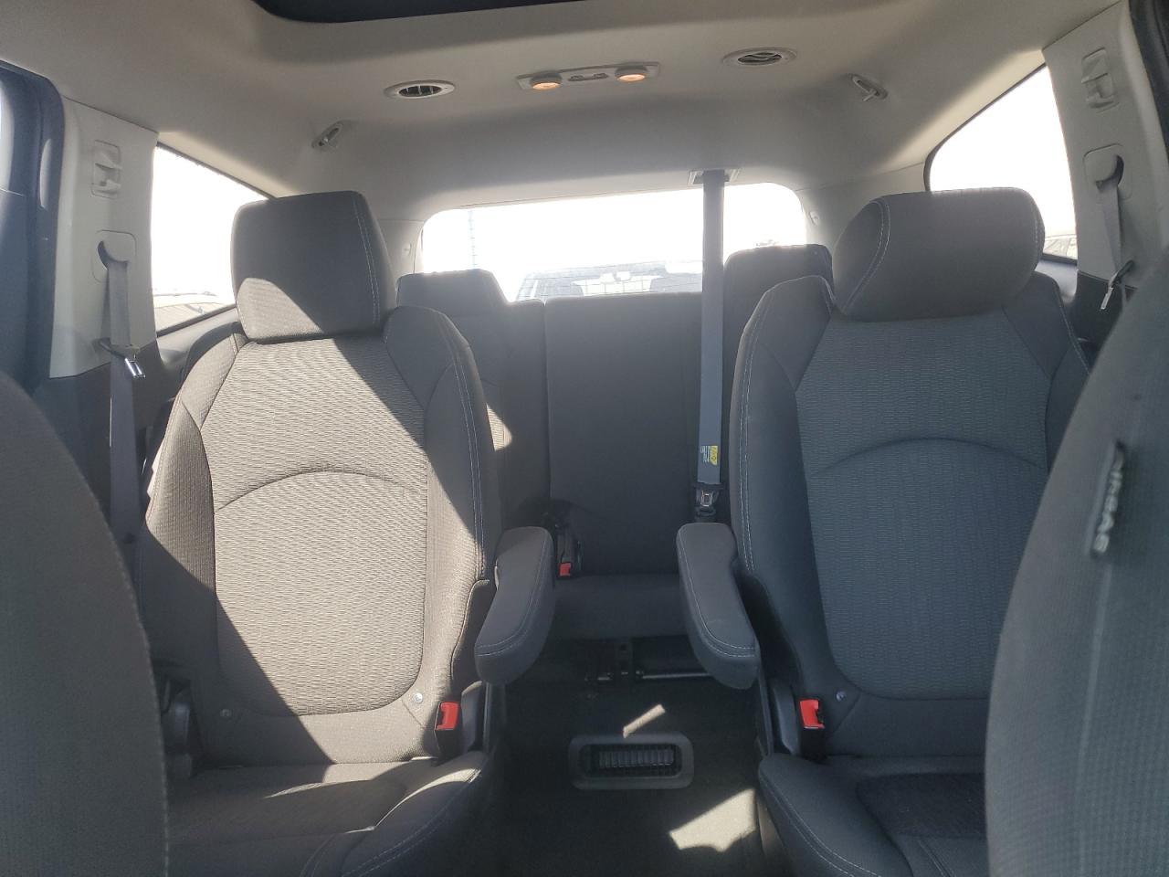 2015 Chevrolet Traverse - Image 10
