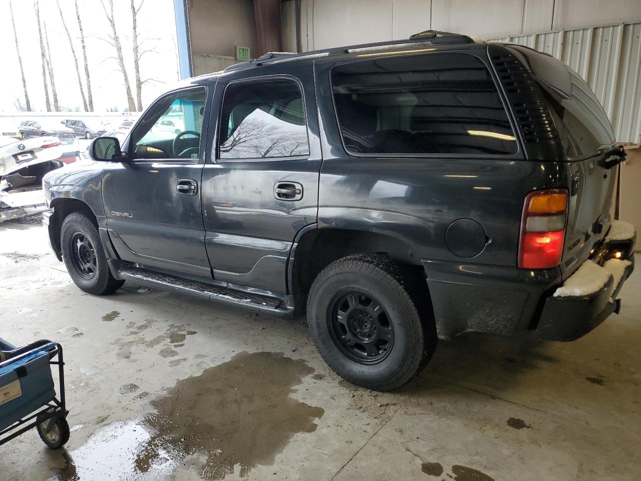 2003 GMC Yukon - Image 2
