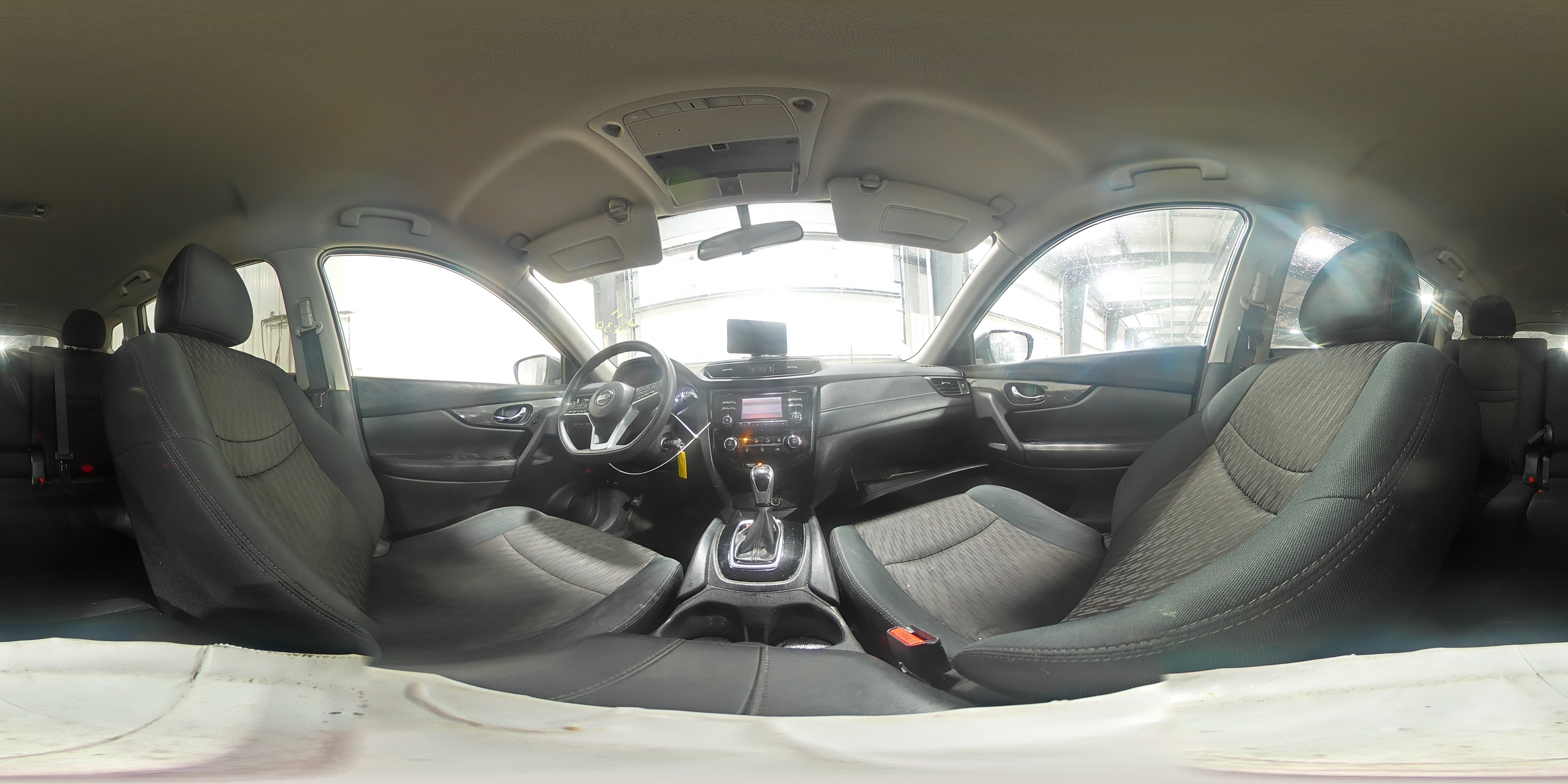 2017 Nissan Rogue - Image 16