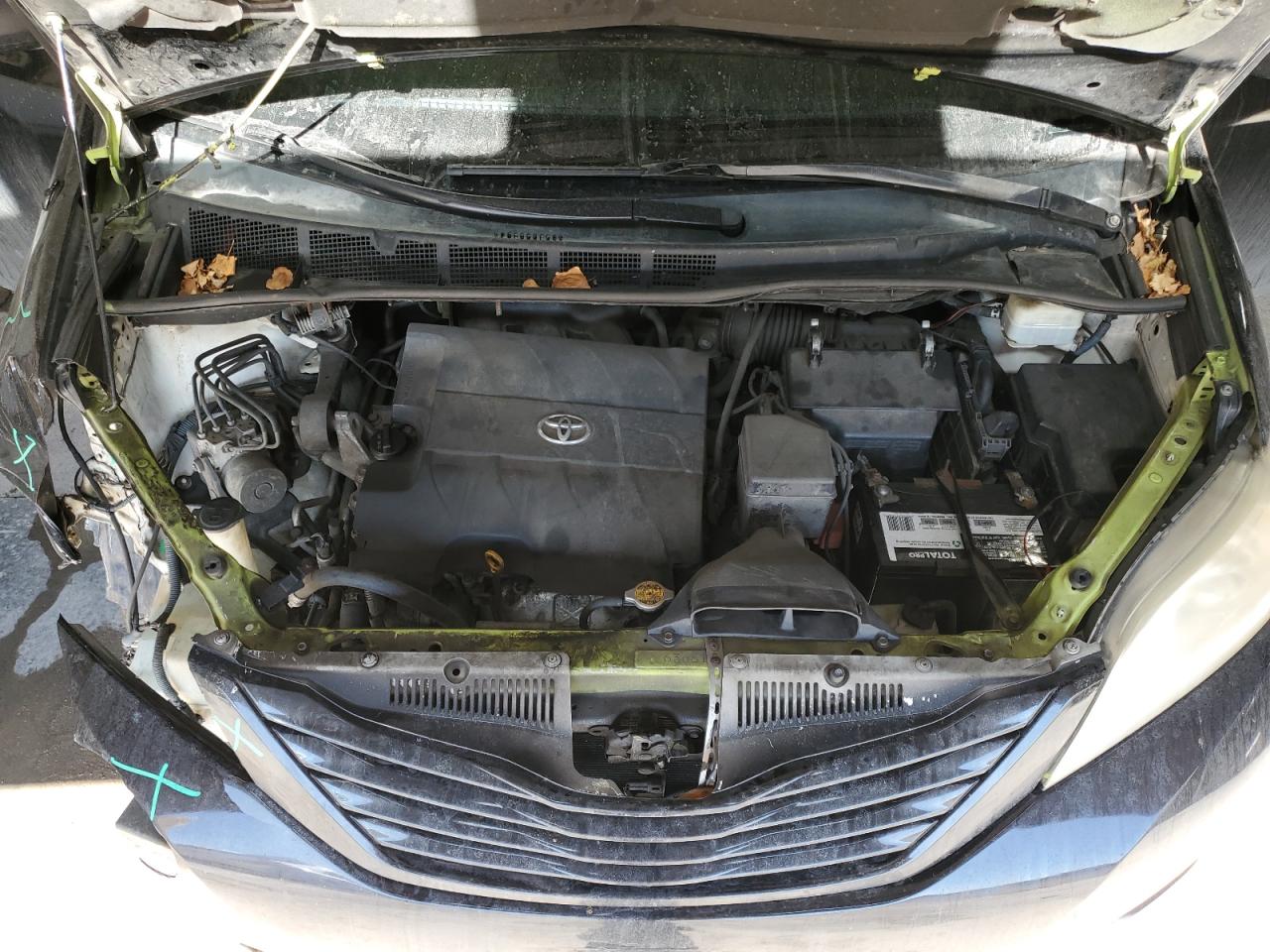 2014 Toyota Sienna - Image 12