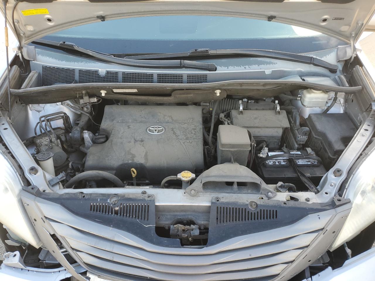 2014 Toyota Sienna - Image 14