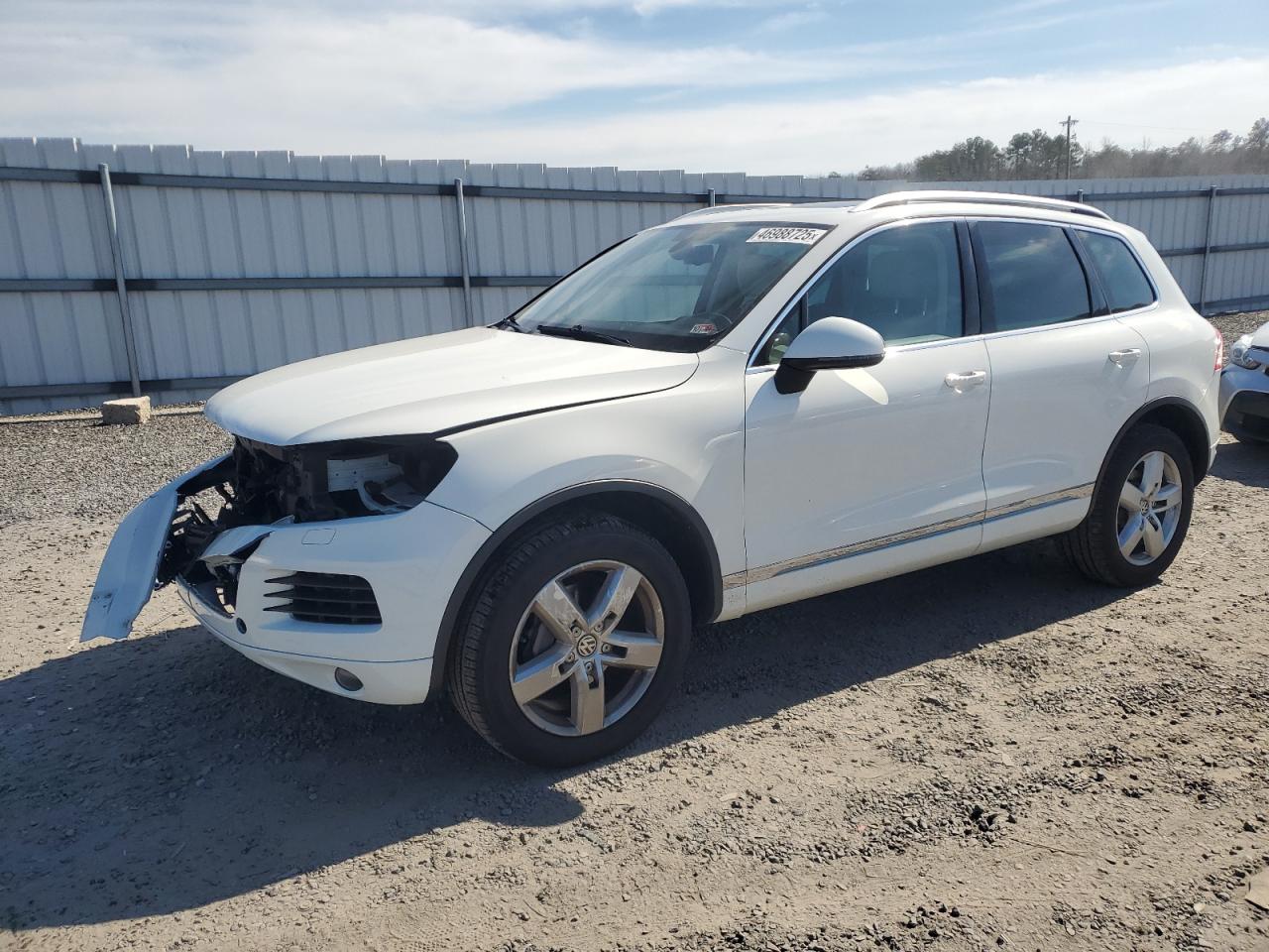 2014 Volkswagen Touareg - Image 1