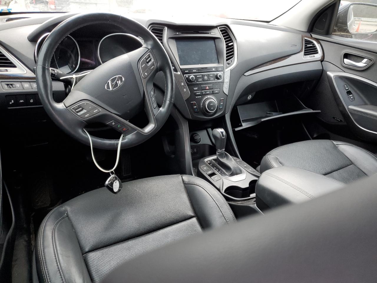 2017 Hyundai Santa Fe - Image 8