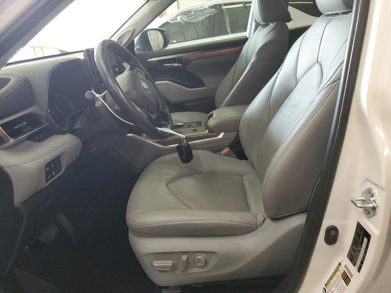 2021 Toyota Highlander - Image 7