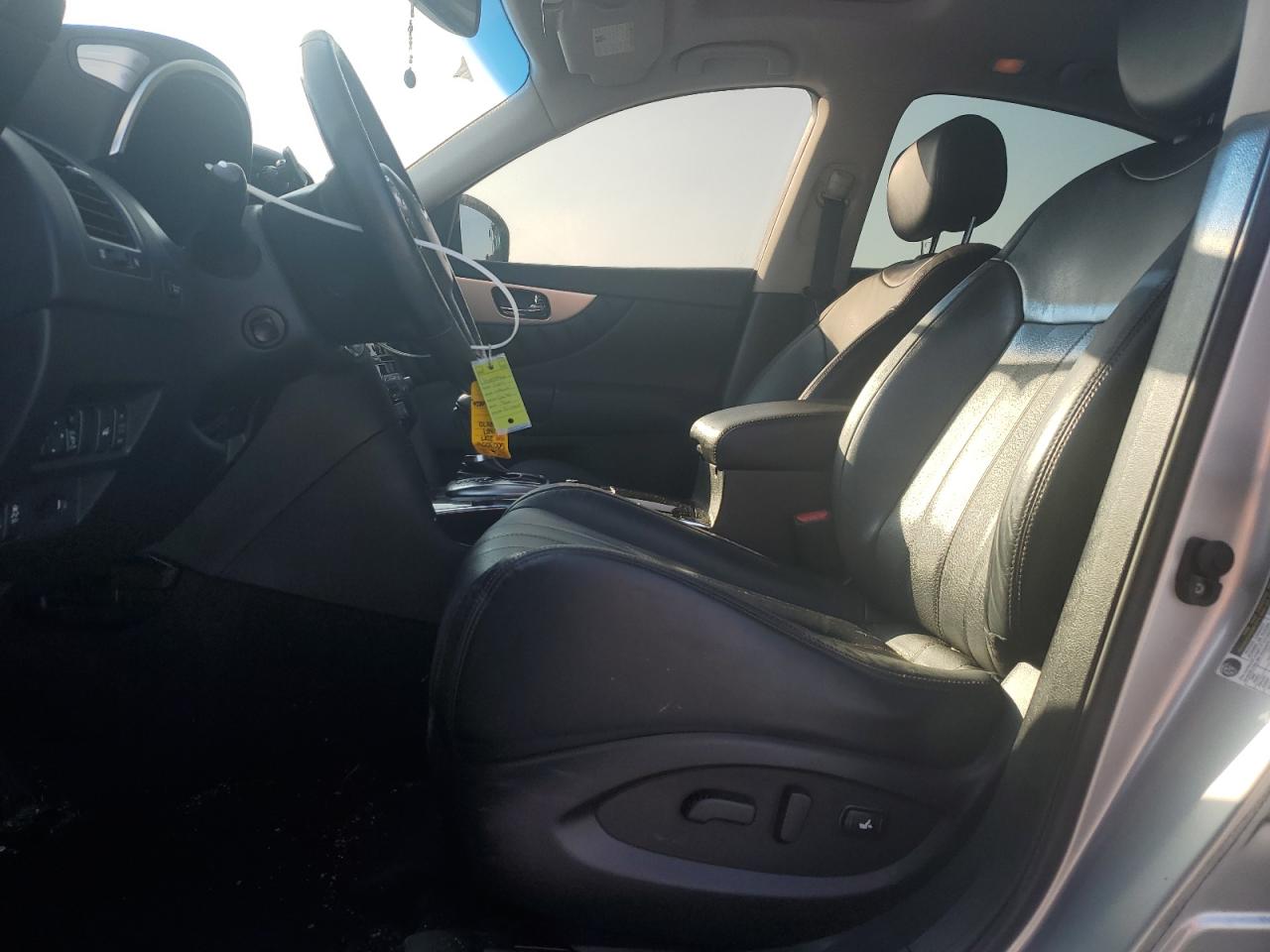 2017 Infiniti QX70 - Image 7
