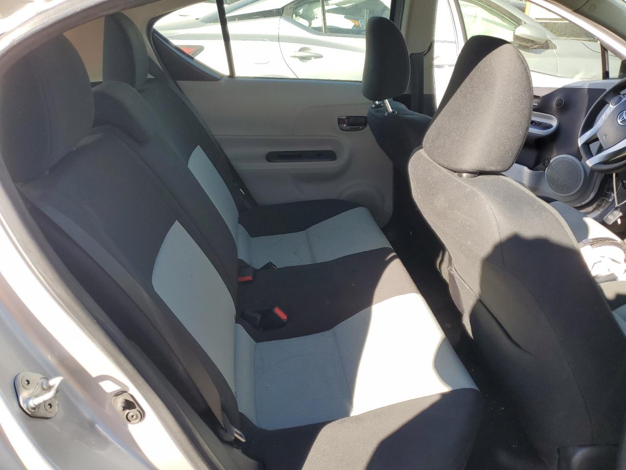 2013 Toyota Prius - Image 10