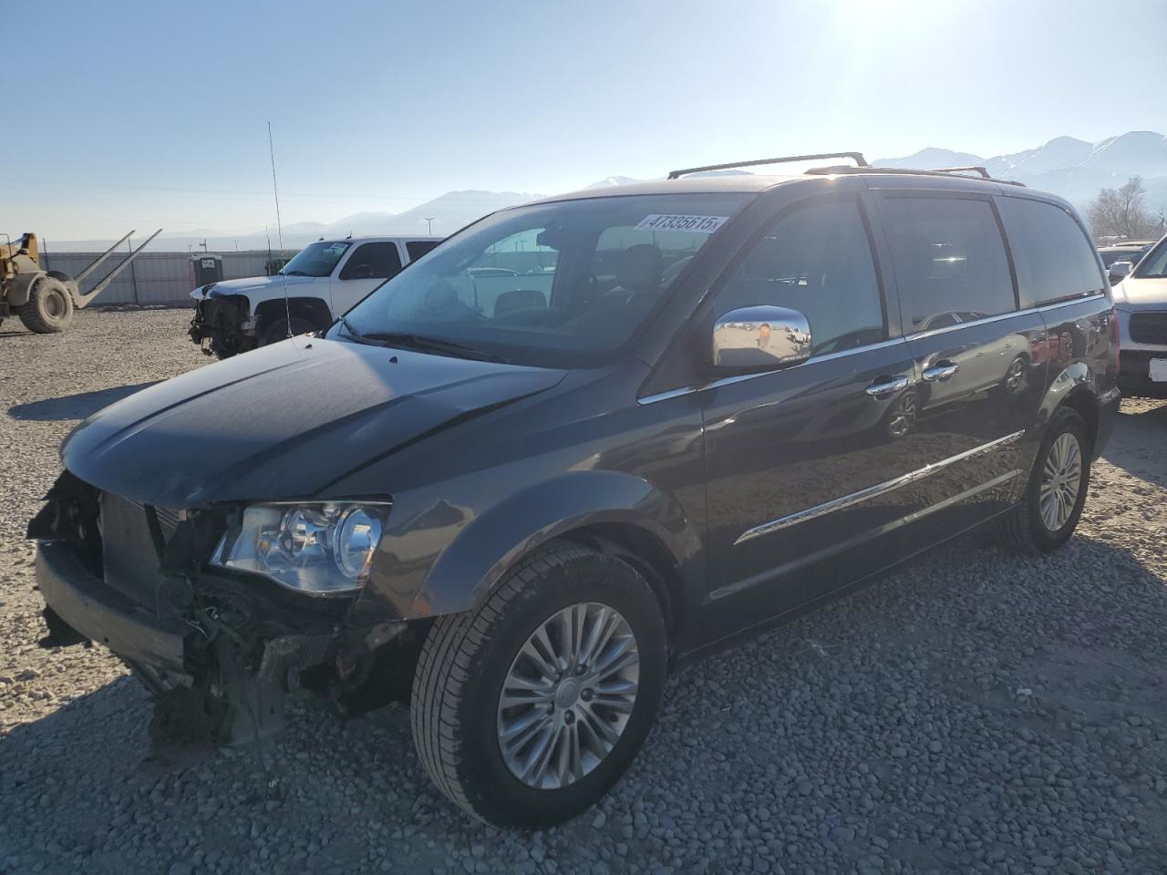2015 Chrysler Town & Country - Image 1