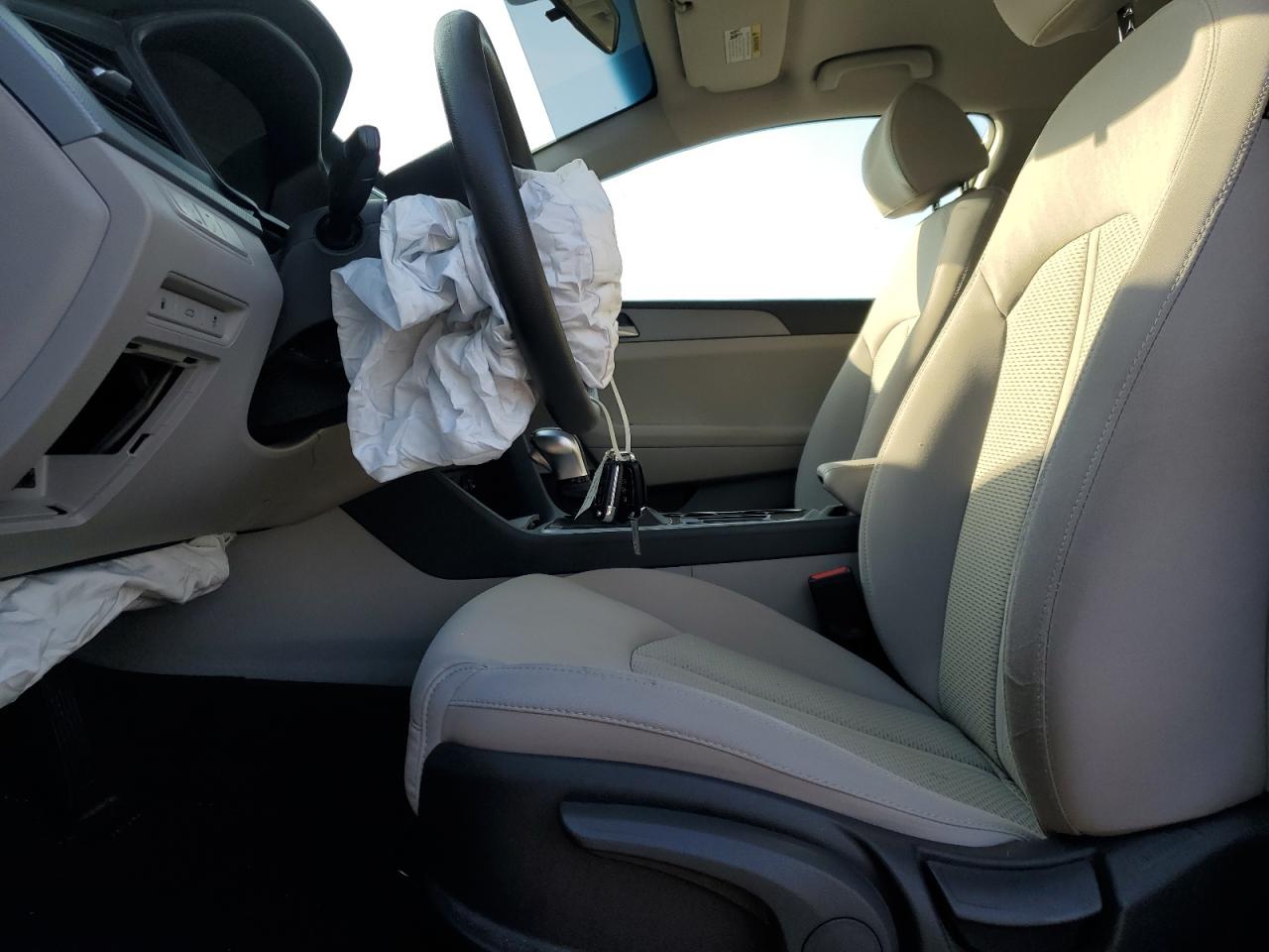 2018 Hyundai Sonata - Image 7