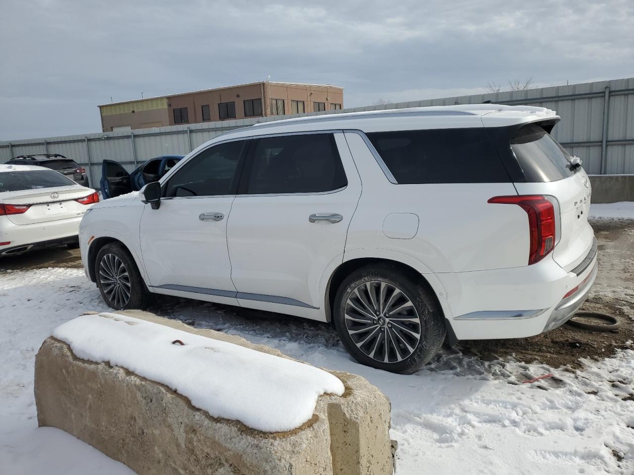 2023 Hyundai Palisade - Image 2