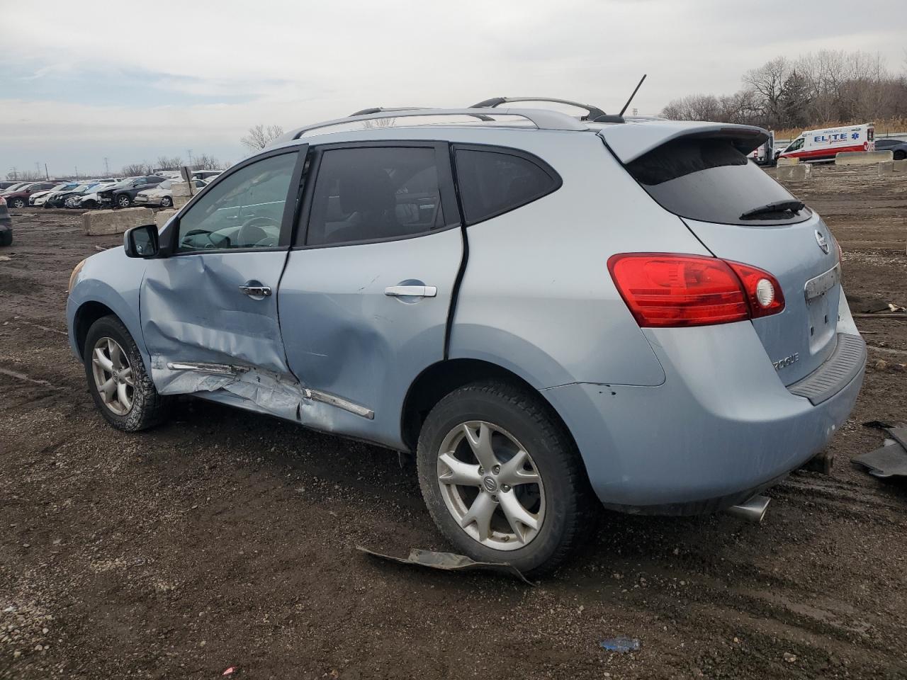 2011 Nissan Rogue - Image 2
