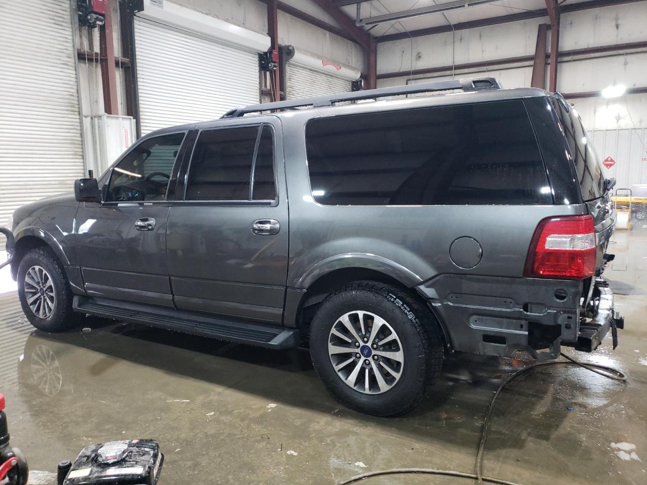 2017 Ford Expedition - Image 2