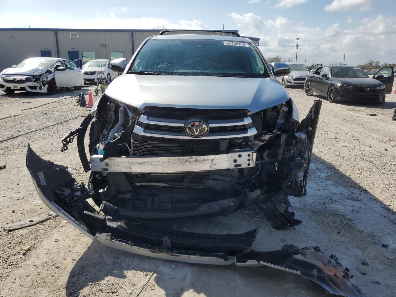 2019 Toyota Highlander - Image 5