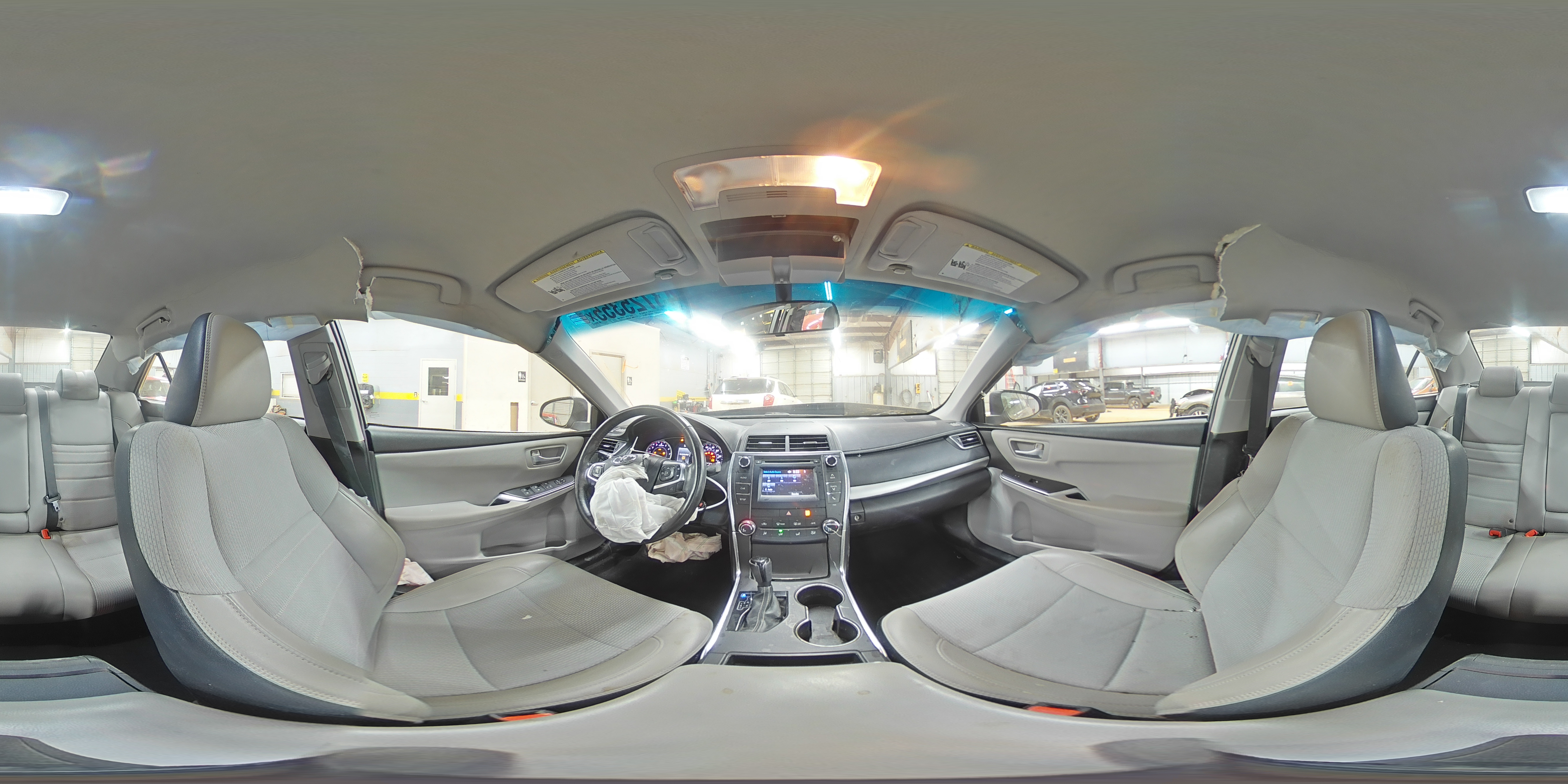 2016 Toyota Camry - Image 13