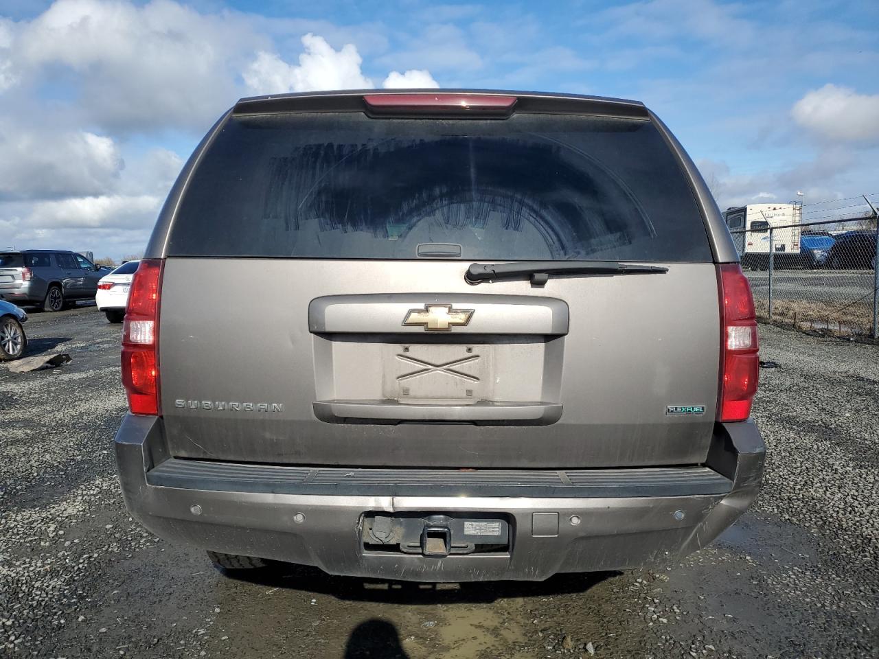 2011 Chevrolet Suburban - Image 6