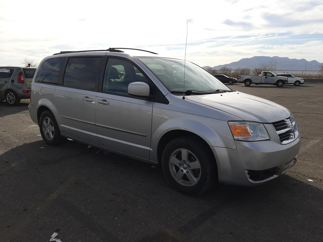 2010 Dodge Caravan - Image 4
