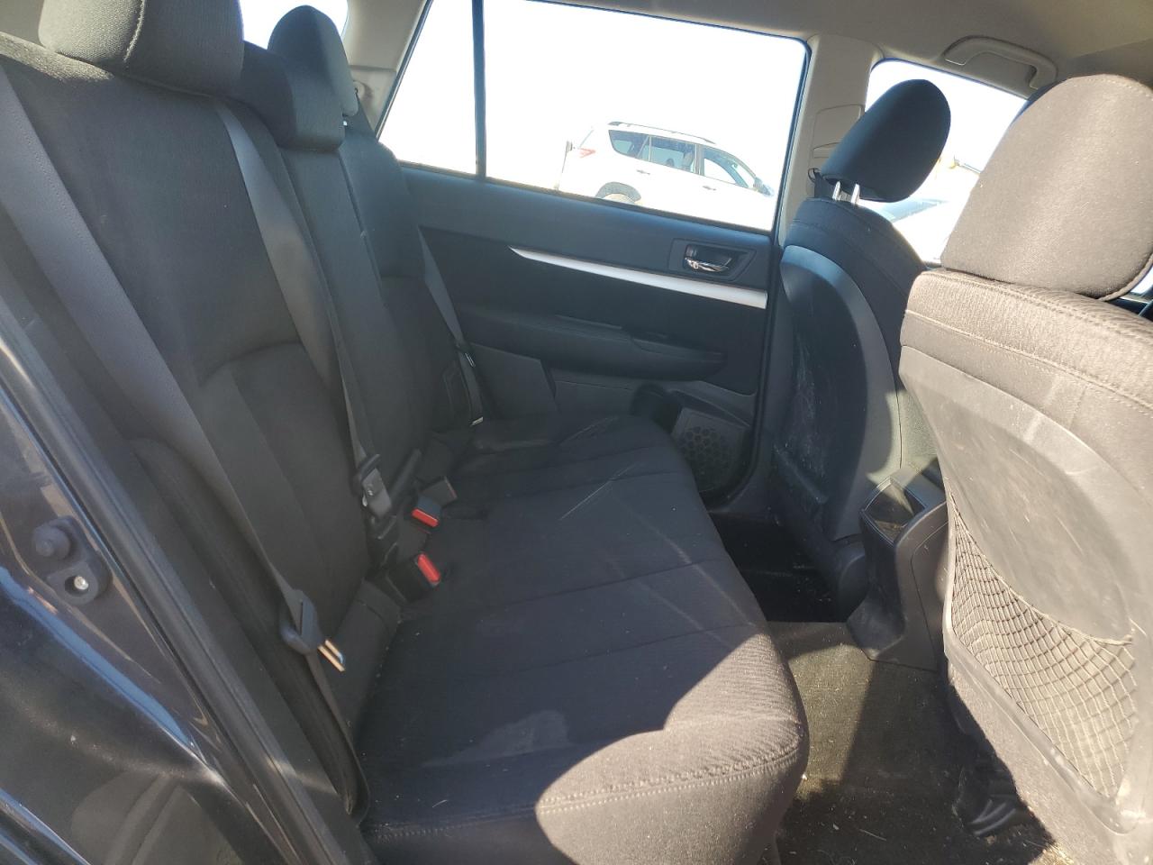 2011 Subaru Outback - Image 11