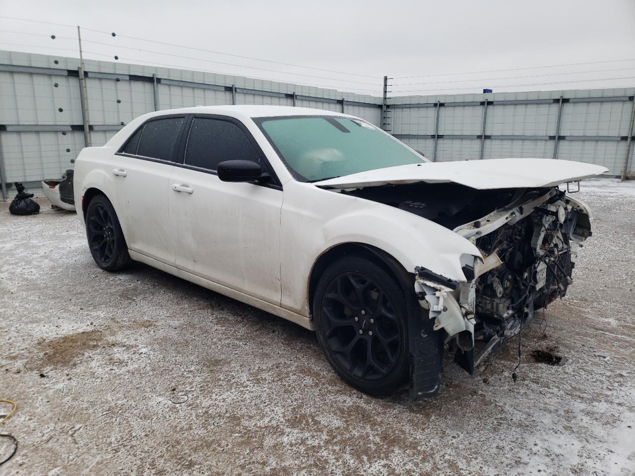 2019 Chrysler 300 - Image 4