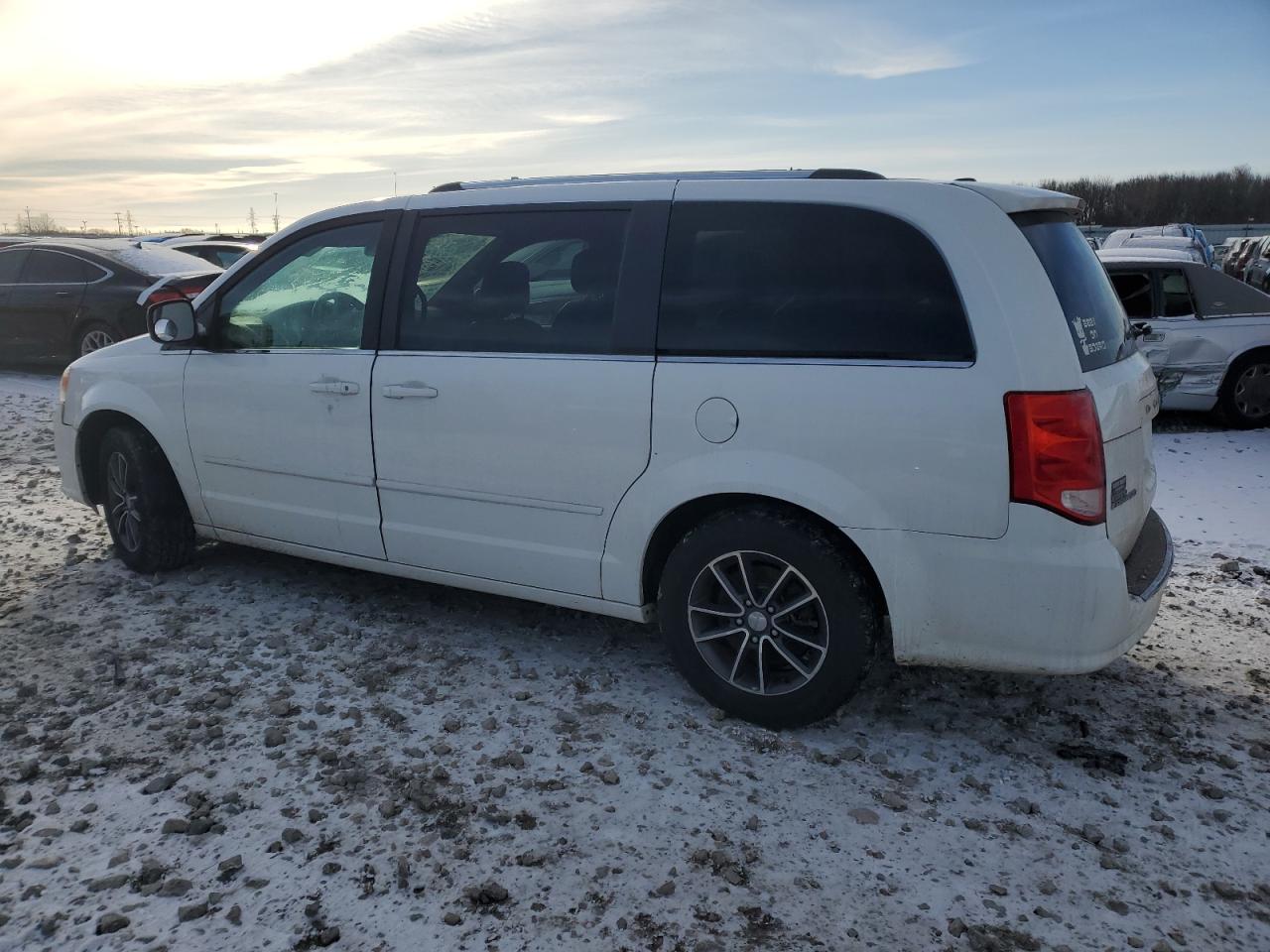 2017 Dodge Caravan - Image 2