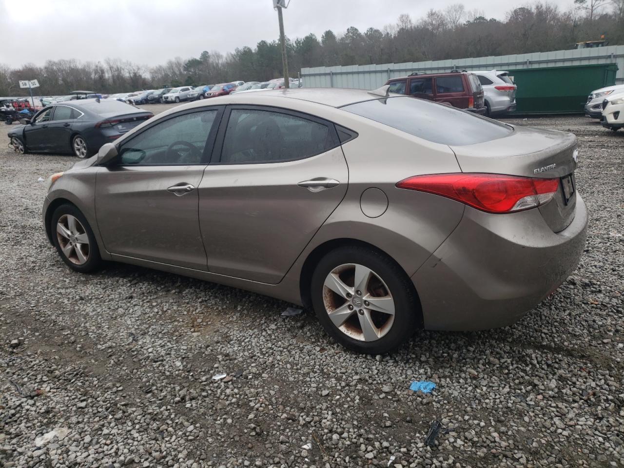 2013 Hyundai Elantra - Image 2